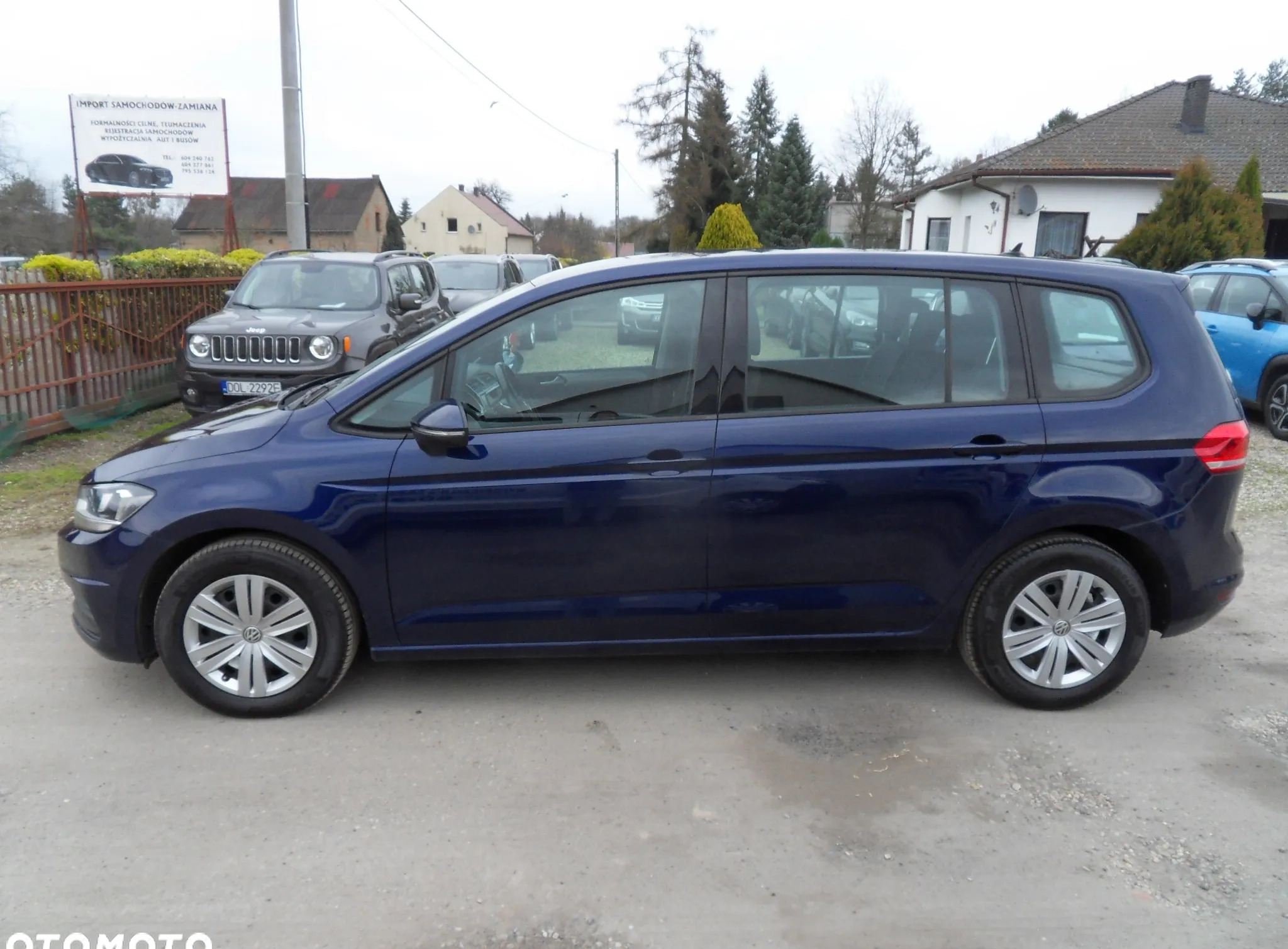 Volkswagen Touran cena 63960 przebieg: 144000, rok produkcji 2018 z Bodzentyn małe 254